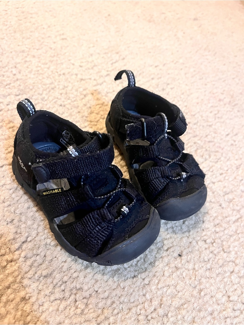 Keen Outdoor Sandal Sneakers toddler size 5C black water hiking shoes